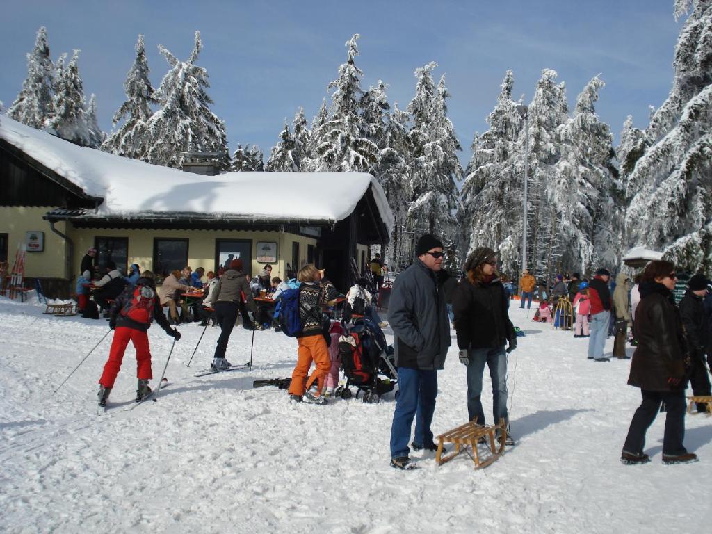 Gaestehaus Hochrhoenblick Schönau an der Brend Exterior foto